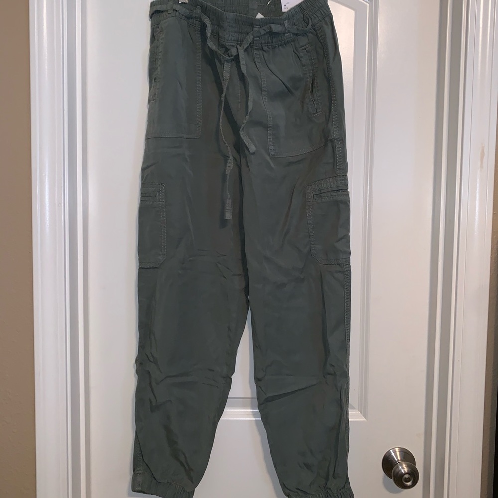 AE Cargo Joggers NWT